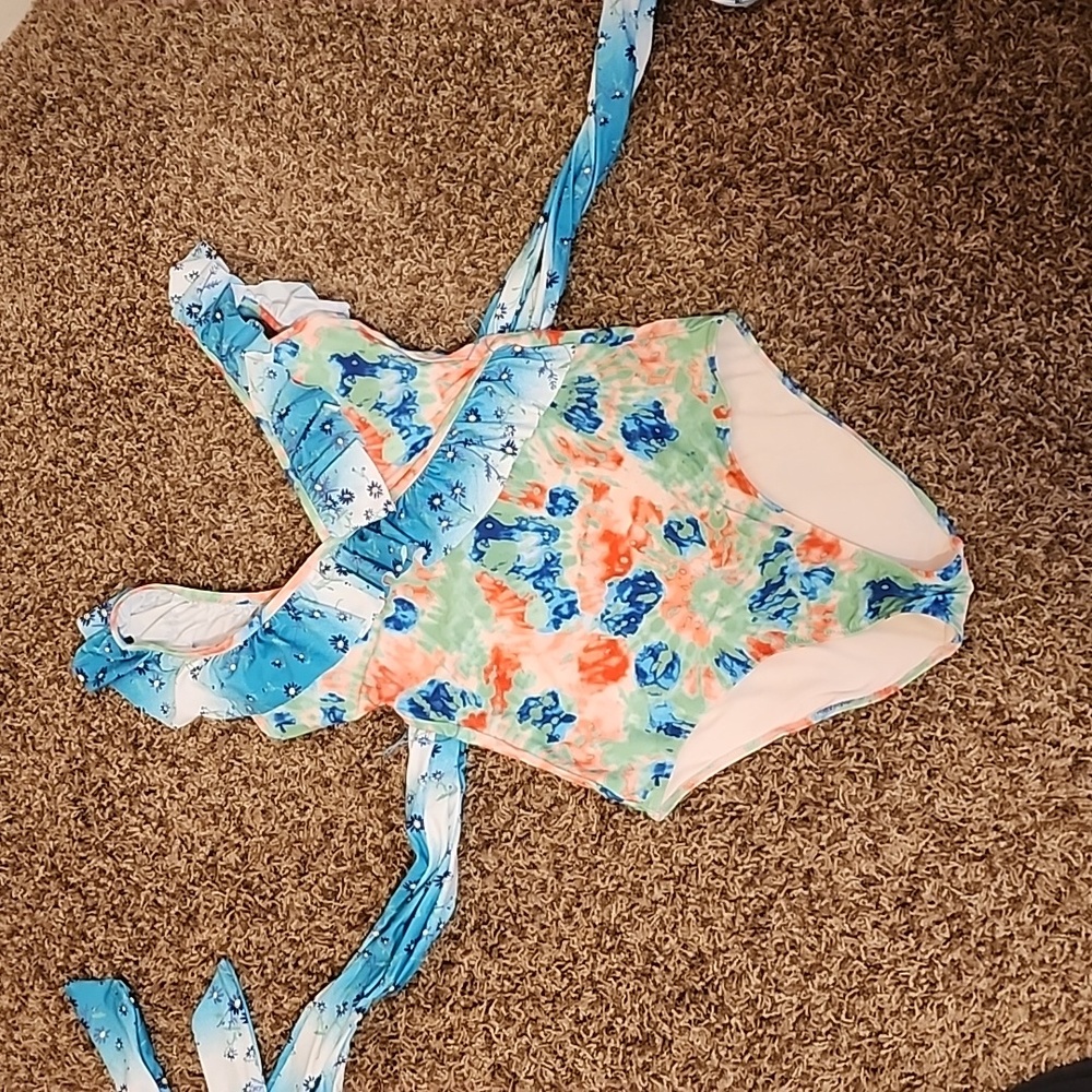 Swimsuit - Picture 3 of 6